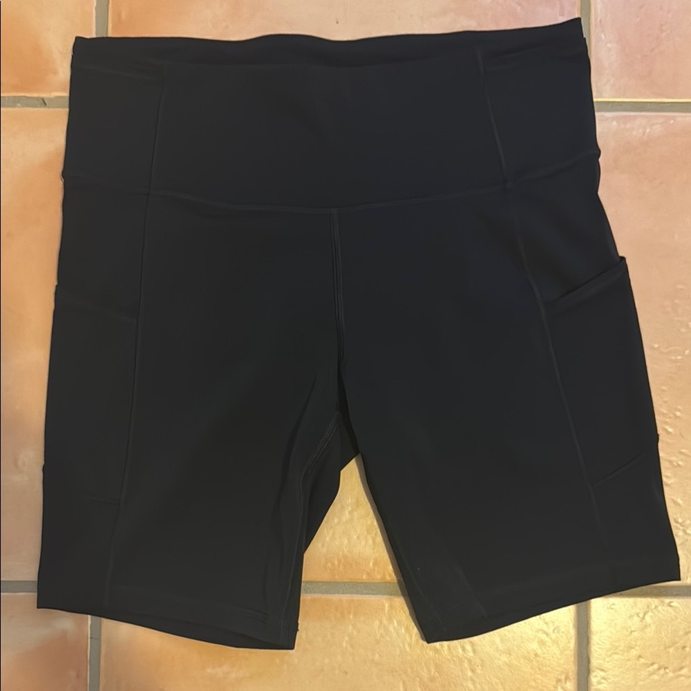 Lululemon Fast and Free 8” inseam high rise running shorts - size 8 - black